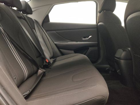 Used 2025 Hyundai Elantra SEL image 19