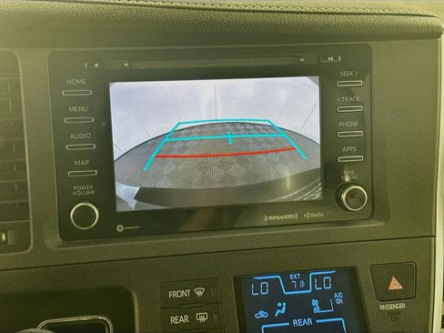 Used 2019 Toyota Sienna XLE FWD image 22