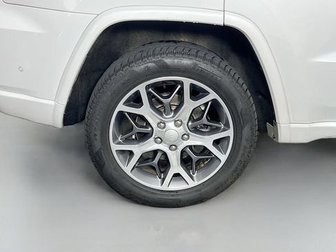 Used 2021 Jeep Grand Cherokee Overland AWD/4WD image 38