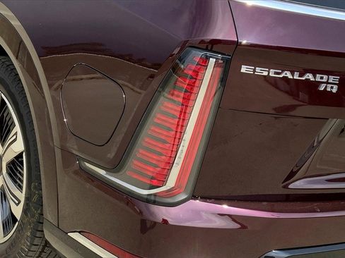 New 2025 Cadillac Escalade IQ Luxury 2 image 15