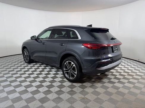 Used 2025 Audi Q5 Premium w/ Convenience Package image 5