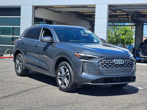 Certified 2025 Audi Q5 Premium w/ Convenience Package image 3