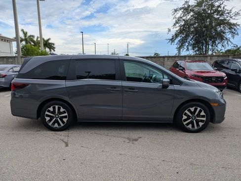 Used 2025 Honda Odyssey EX-L image 3