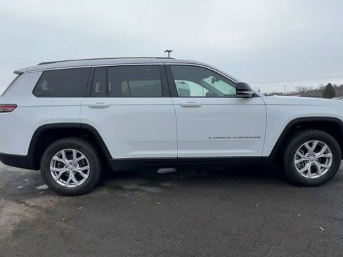 Used 2022 Jeep Grand Cherokee L Limited AWD/4WD image 9