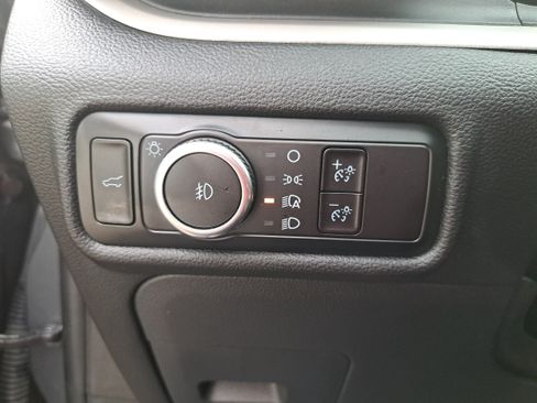 Used 2023 Ford Explorer XLT w/ Equipment Group 202A RWD image 26