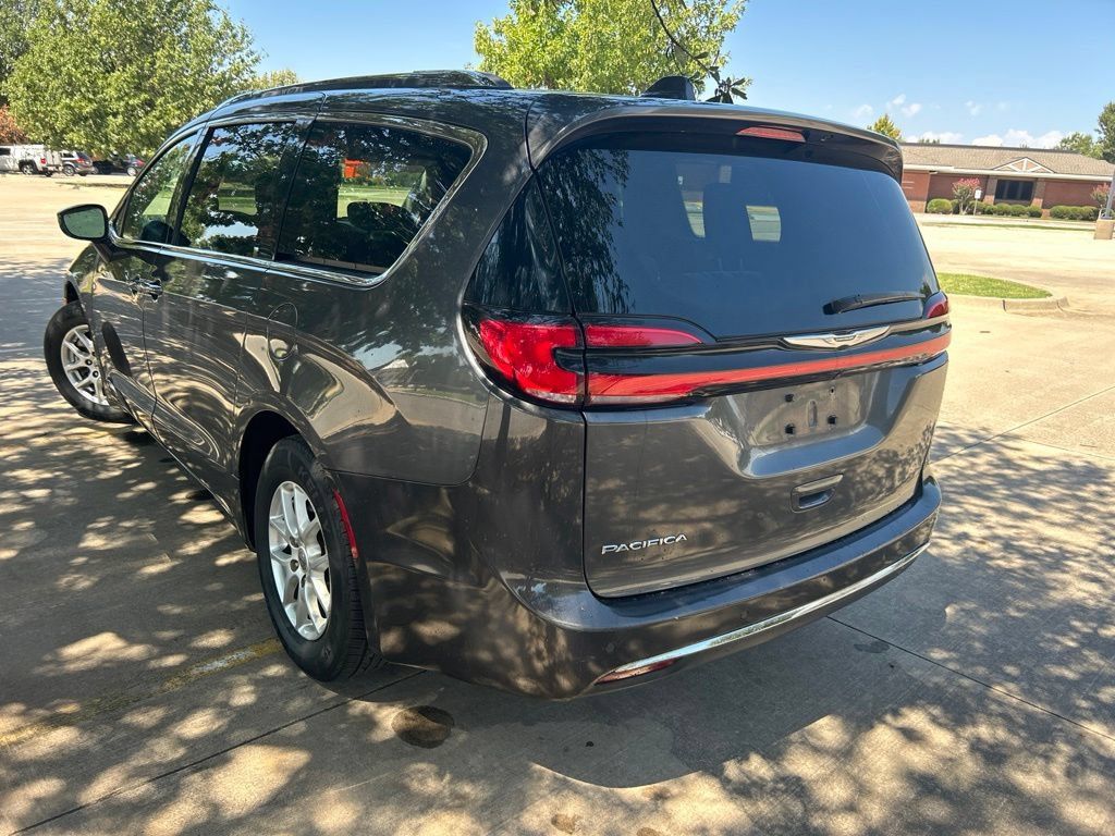 Used 2021 Chrysler Pacifica Touring-L FWD image 11