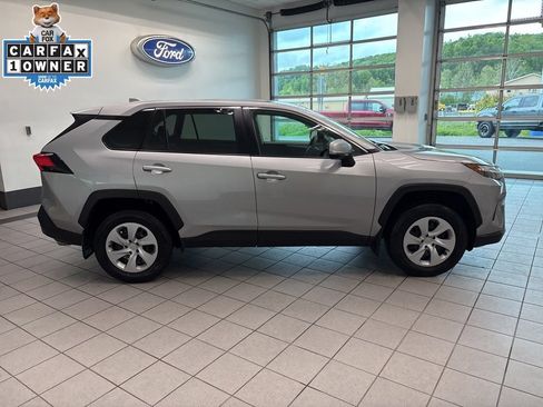 Used 2024 Toyota RAV4 LE AWD/4WD image 5