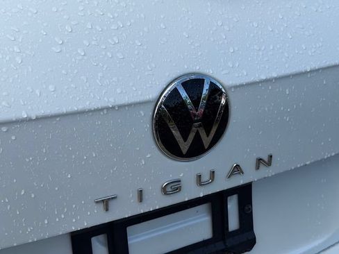 Used 2023 Volkswagen Tiguan SE R-Line FWD image 13