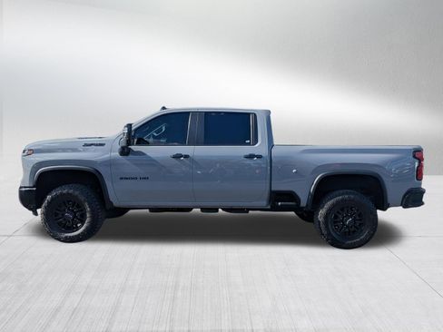 Used 2025 Chevrolet Silverado 2500 ZR2 w/ Technology Package AWD/4WD image 2