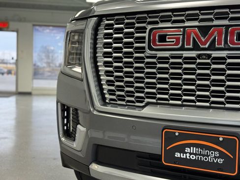Used 2021 GMC Yukon Denali w/ Denali Premium Package image 11