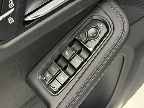 Certified 2026 Porsche Macan AWD/4WD image 29