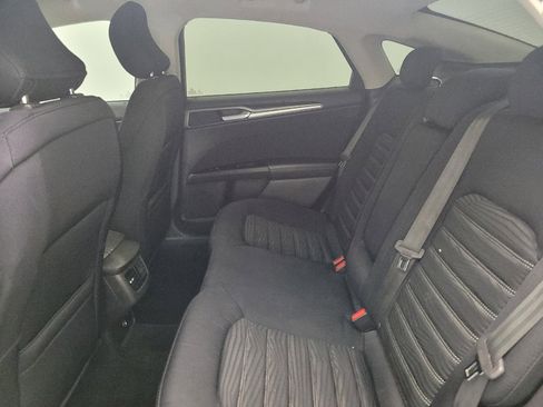 Used 2016 Ford Fusion SE FWD image 18