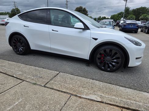 Used 2023 Tesla Model Y Performance AWD/4WD image 29
