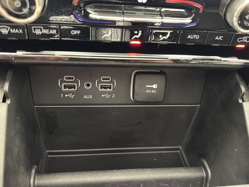 Used 2023 Jeep Grand Cherokee Overland AWD/4WD image 24