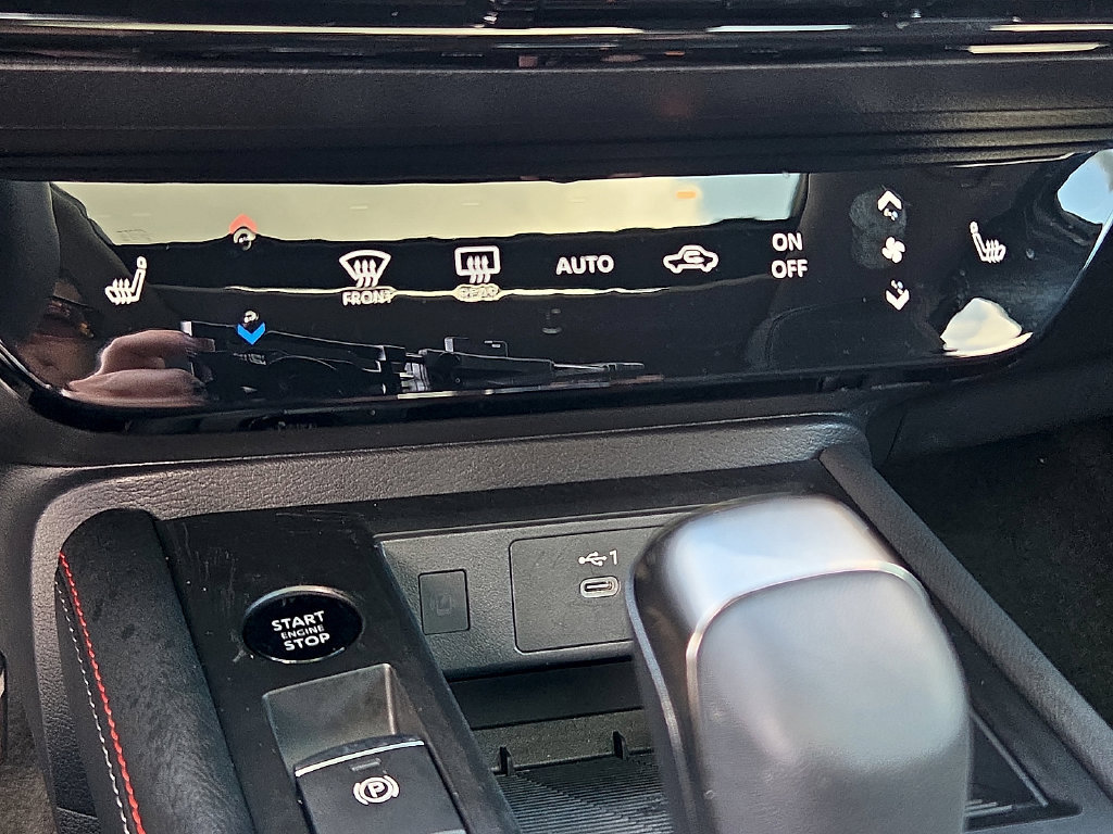 Used 2026 Nissan Kicks SR w/ SR Premium Package FWD image 18