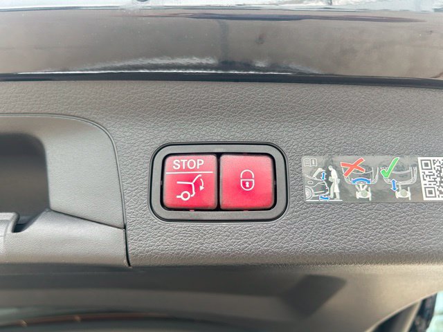 Used 2025 Mercedes-Benz GLS 450 4MATIC image 17
