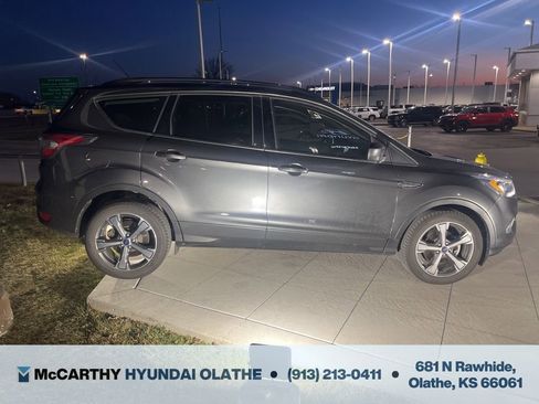 Used 2017 Ford Escape SE w/ SE Leather Comfort Package image 8