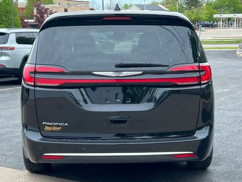 Used 2024 Chrysler Pacifica Touring-L FWD image 46