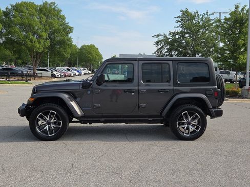 Used 2024 Jeep Wrangler Unlimited AWD/4WD image 3