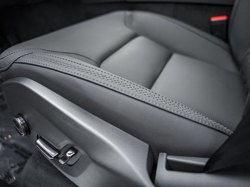 New 2026 Volvo XC90 B6 Plus w/ Protection Package Premier image 33