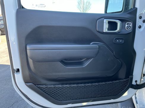 Used 2024 Jeep Wrangler Sport S w/ Convenience Group AWD/4WD image 18