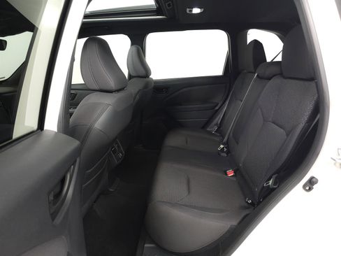 Used 2025 Subaru Forester Premium AWD/4WD image 5