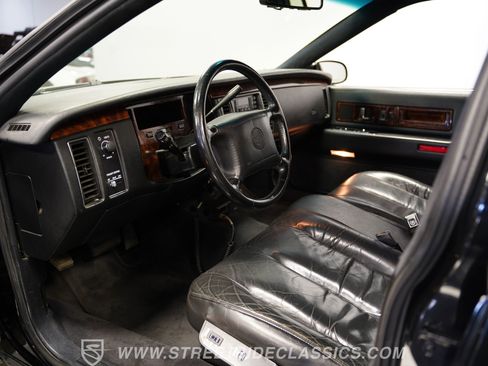 Used 1995 Cadillac Fleetwood Brougham RWD image 4