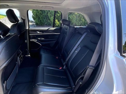 Used 2023 Jeep Grand Cherokee 4WD 4xe image 15