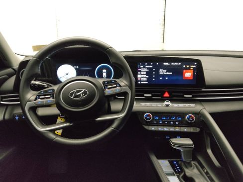 Used 2023 Hyundai Elantra SEL w/ Convenience Package image 22