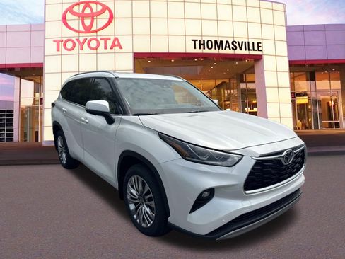 New 2026 Toyota Highlander Platinum AWD/4WD image 3