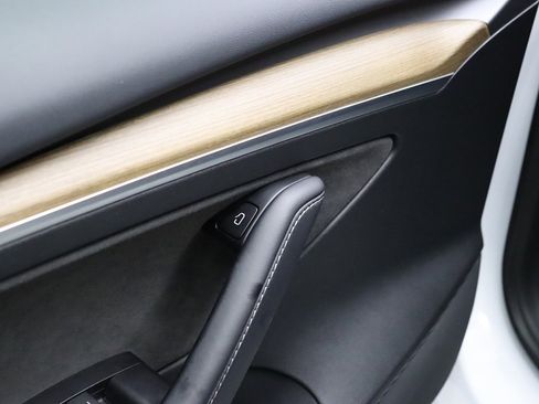 Used 2023 Tesla Model 3 Standard Range image 34