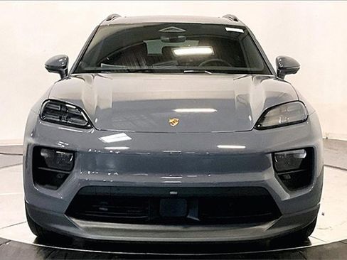 New 2025 Porsche Macan 4S Electric image 7