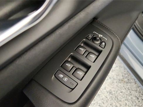 Used 2023 Volvo S60 T8 Plus image 30