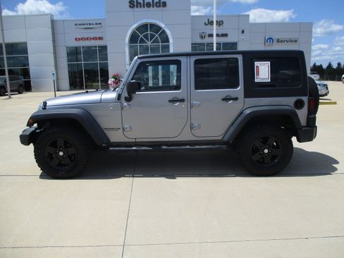 Used 2014 Jeep Wrangler Unlimited Sport w/ Quick Order Package 24S AWD/4WD image 2