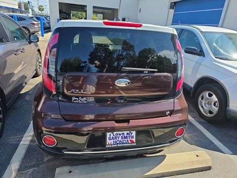 Used 2017 Kia Soul + FWD image 5