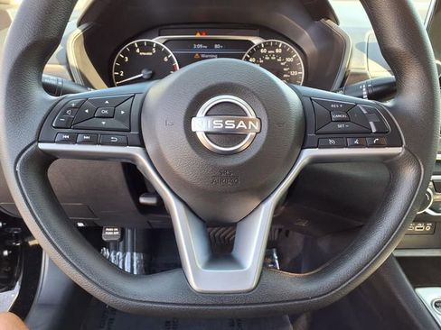 Used 2025 Nissan Altima 2.5 SV FWD image 18