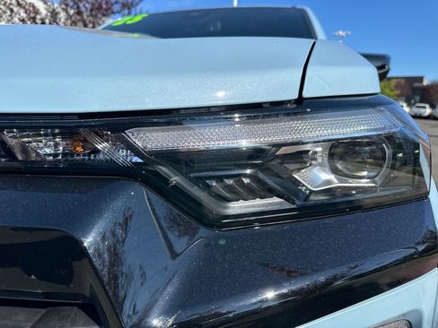 Used 2025 Chevrolet Colorado Z71 w/ Z71 Convenience Package 2 AWD/4WD image 9