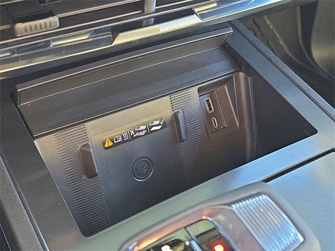 New 2026 GMC Hummer EV SUV image 17