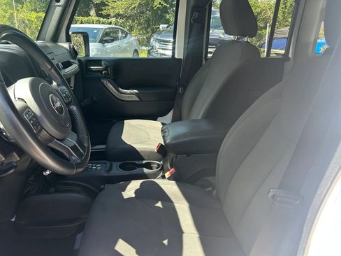Used 2017 Jeep Wrangler Unlimited Sport w/ Connectivity Group AWD/4WD image 9