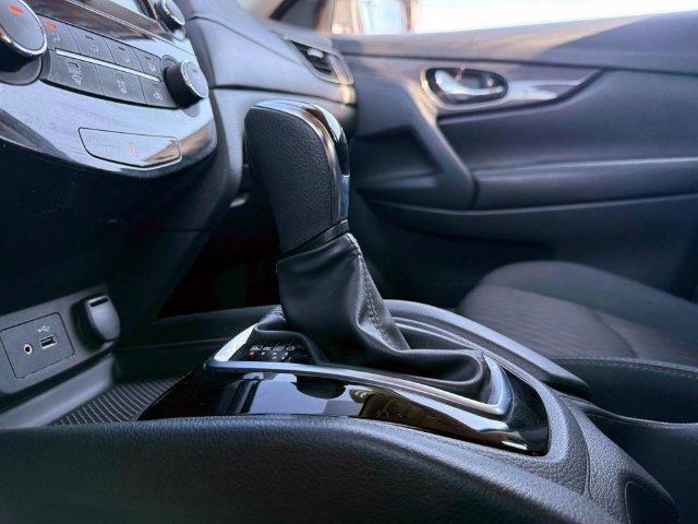 Used 2018 Nissan Rogue S AWD/4WD image 28