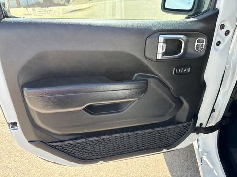 Used 2025 Jeep Gladiator Sport AWD/4WD image 10