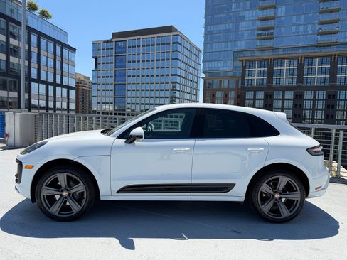 Certified 2026 Porsche Macan AWD/4WD image 2
