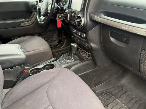 Used 2013 Jeep Wrangler Unlimited Sport image 16