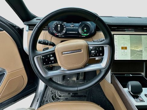 Used 2025 Land Rover Range Rover SE AWD/4WD image 11