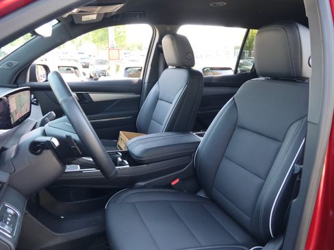 Used 2026 Buick Enclave Preferred w/ Power Package FWD image 32