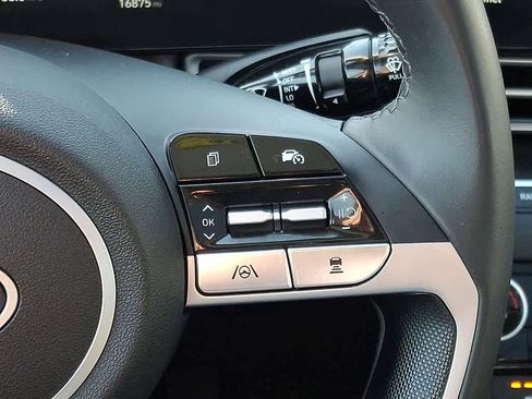 Used 2025 Hyundai Elantra SEL image 22