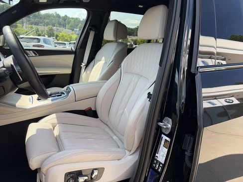 Certified 2025 BMW X7 M60i AWD/4WD image 12