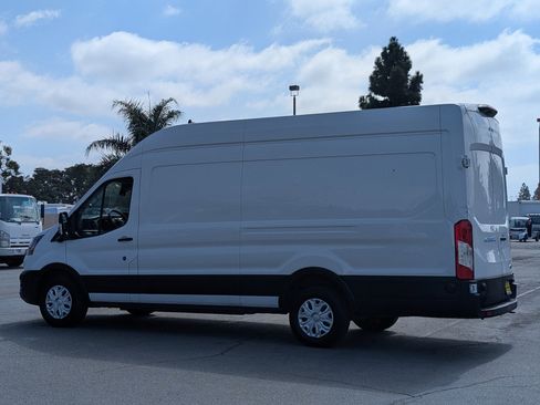Used 2022 Ford E-Transit 148 High Roof Extended image 5