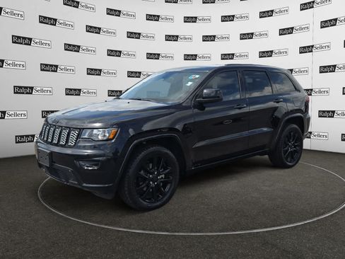 Used 2020 Jeep Grand Cherokee Altitude RWD image 2