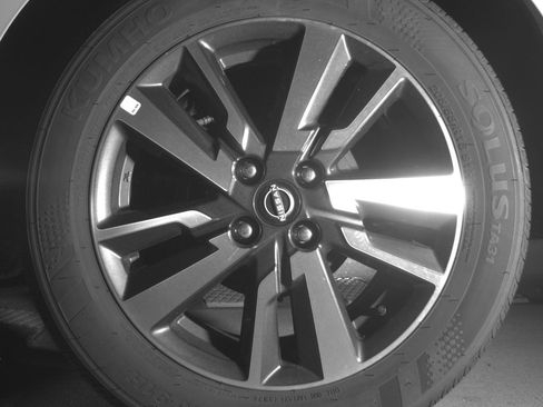 Used 2025 Nissan Versa SV image 14